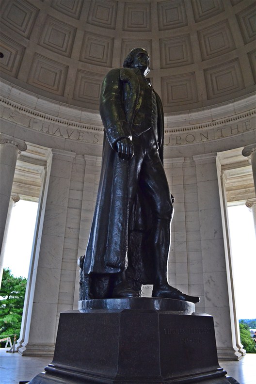 Bronze statue of Thomas Jefferson inside the memorial